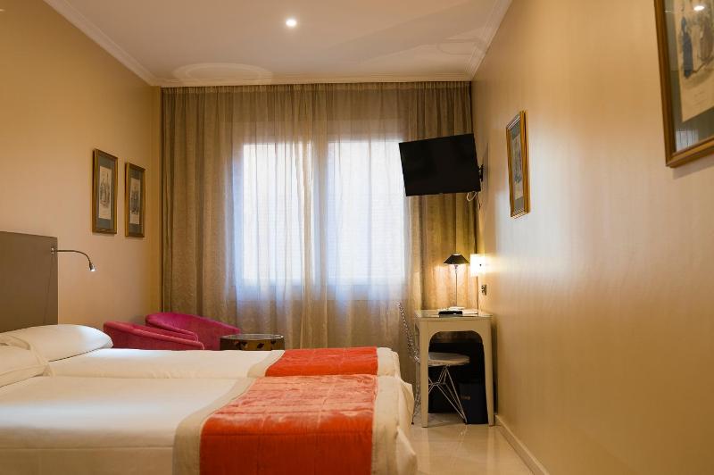 Double or Twin Room with Parking image 4