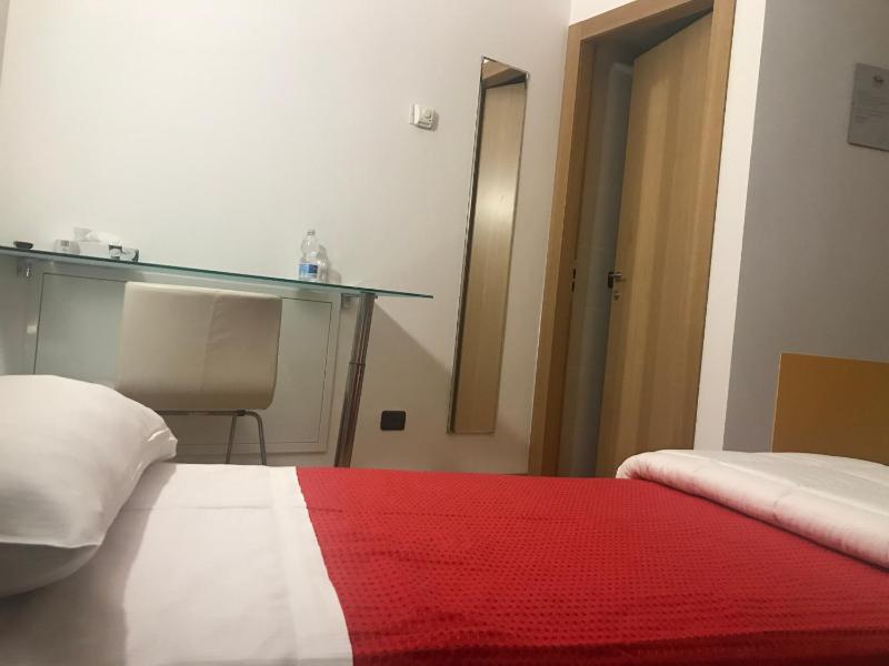 Comfort Triple Room with Shower image 4