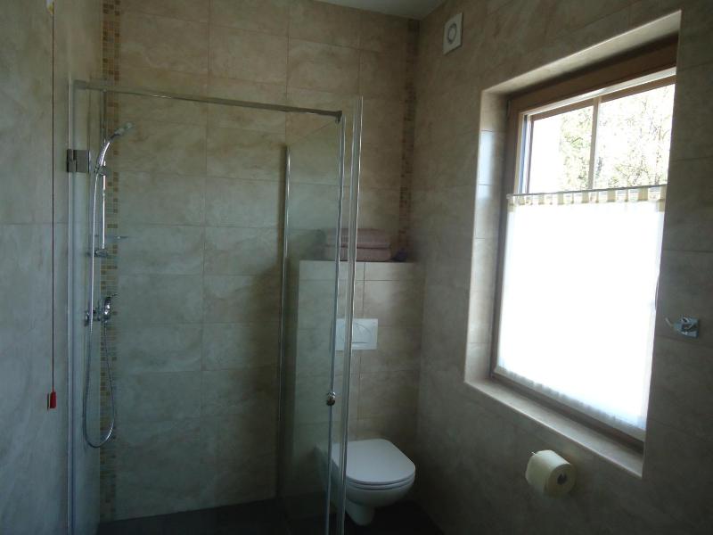 Twin Room image 4