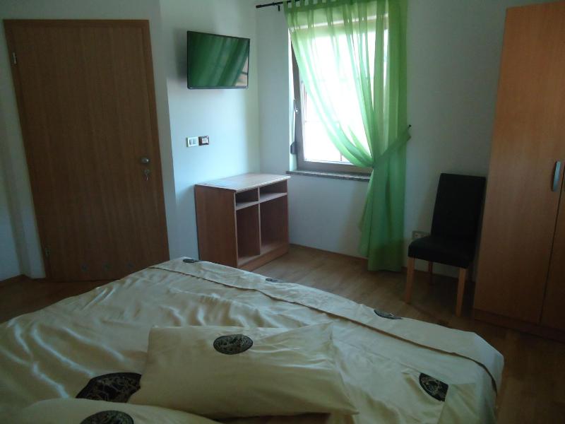 Twin Room image 3