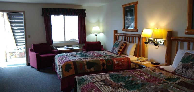 Deluxe Queen Room with Two Queen Beds image 4