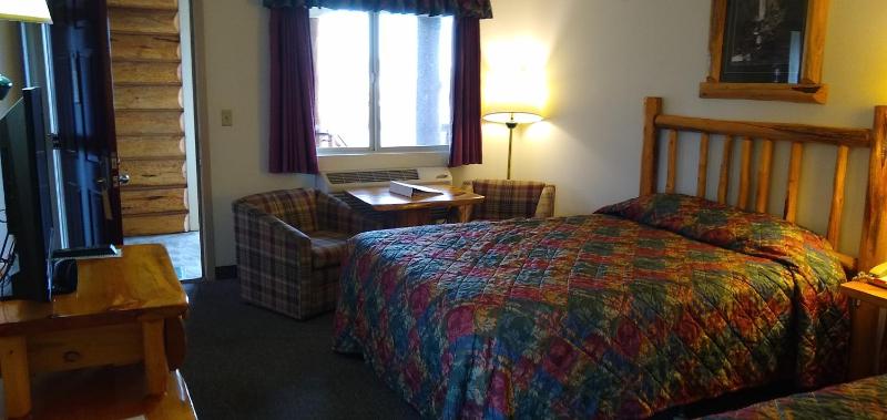 Deluxe Family Suite image 3