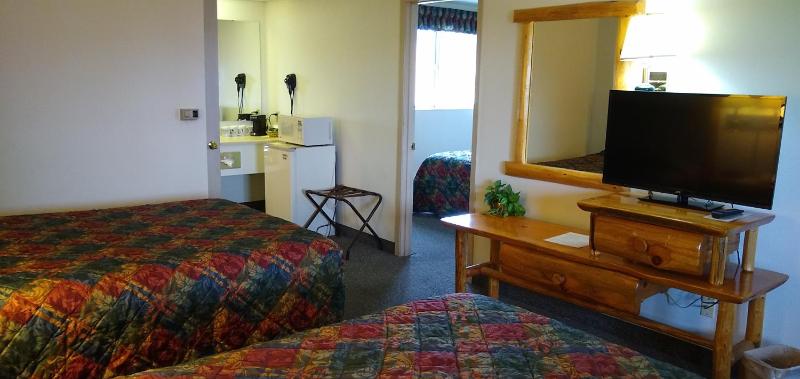 Deluxe Family Suite image 2
