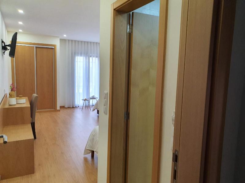 Deluxe Double or Twin Room image 1