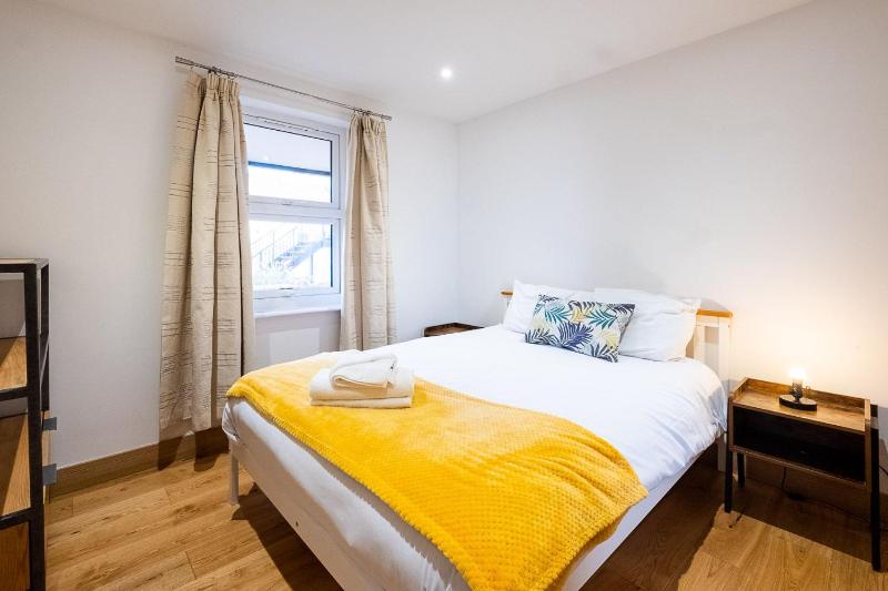 Three Tuns Apartments - Sycamore - image 4