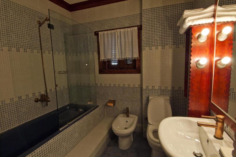 Double Room image 3