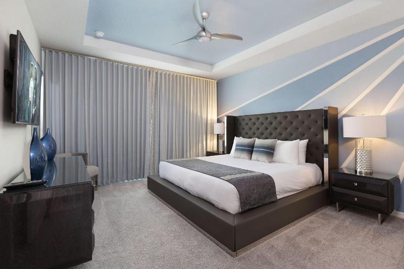 Nine-Bedroom Holiday Home image 3