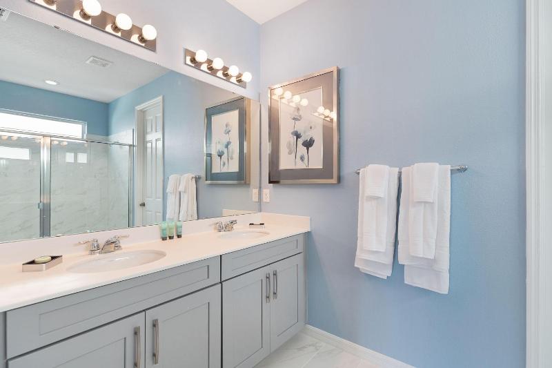 Eight-Bedroom Holiday Home image 3