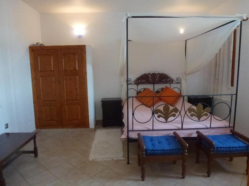 One-Bedroom Apartment image 2