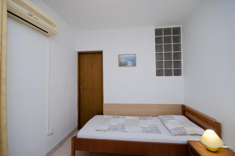 One-Bedroom Apartment image 4