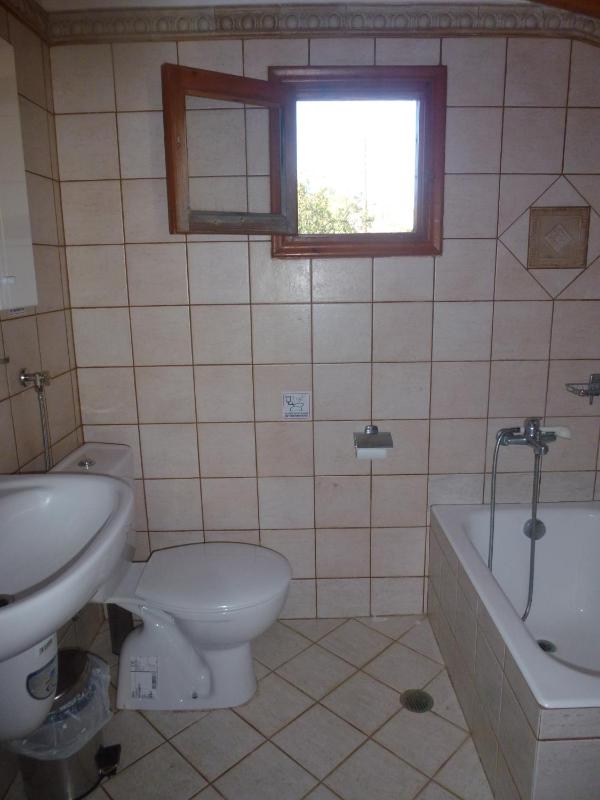 One-Bedroom Apartment image 3