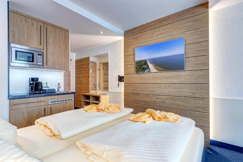 One-Bedroom Apartment with Terrace or Balcony image 1