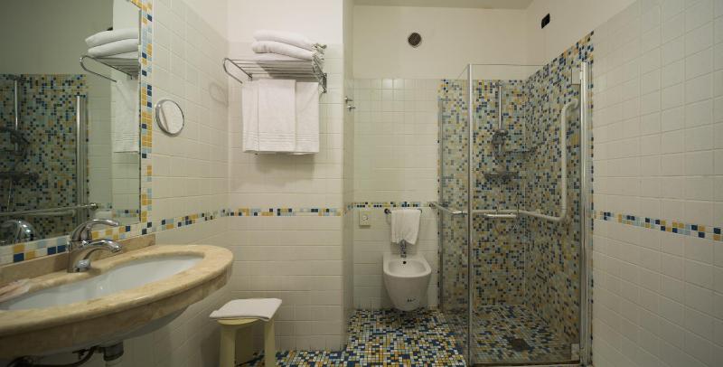 Double Room with Balcony image 3