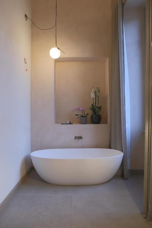 Deluxe Double or Twin Room image 3