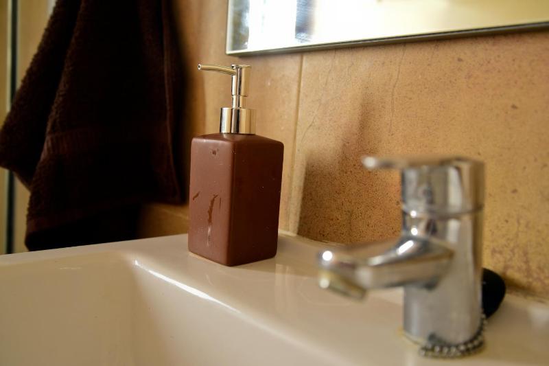 One-Bedroom House image 3