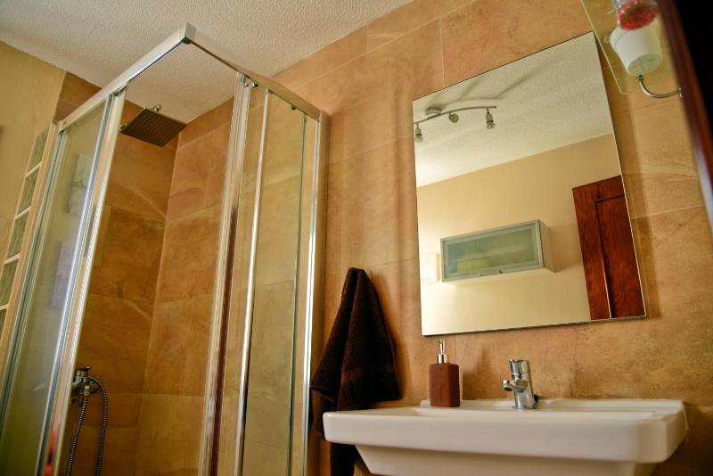 One-Bedroom House image 2