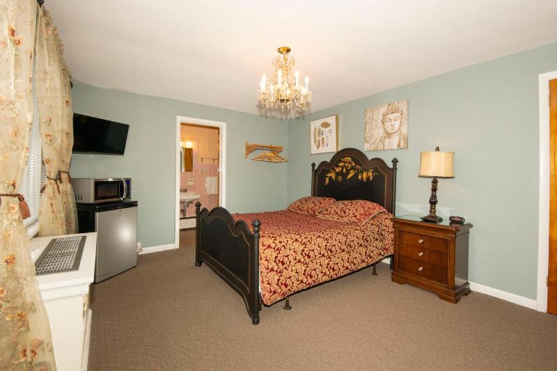 Queen Room image 1