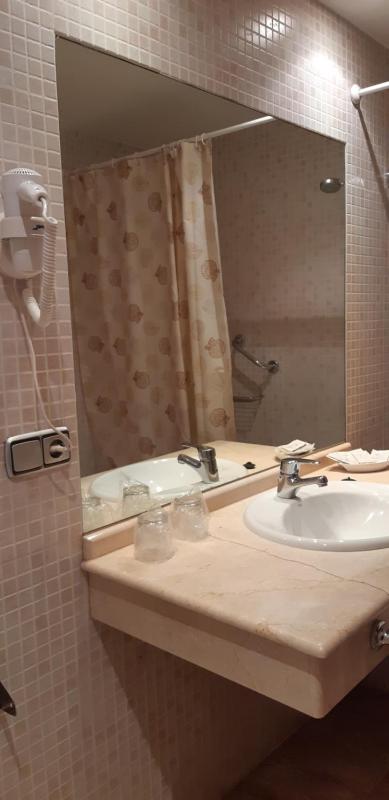 Queen Room image 1