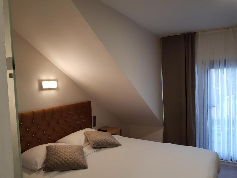 Superior Double Room image 2