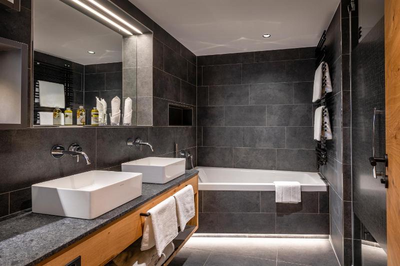 Suite with Balcony image 3