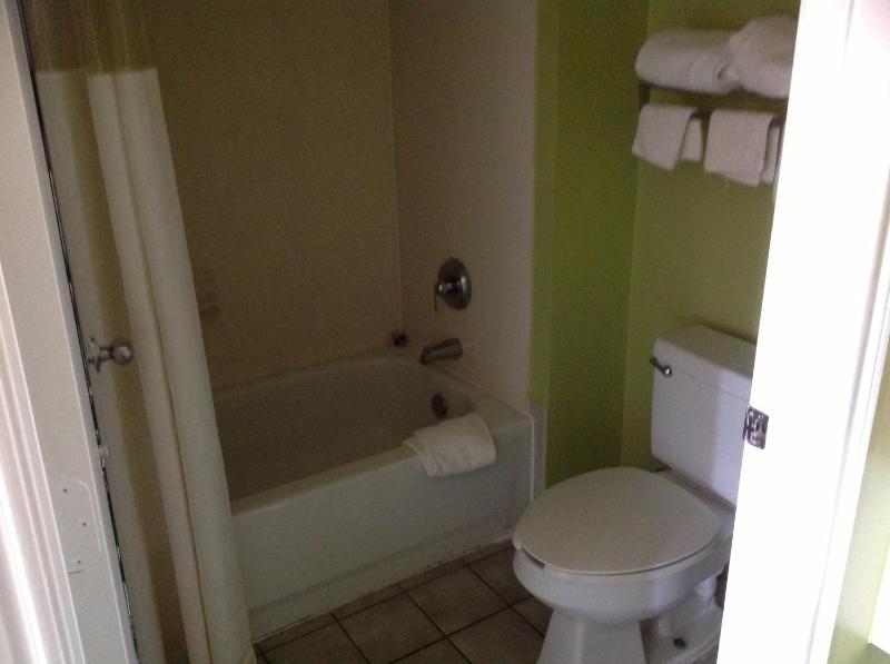 Queen Room with Two Queen Beds - Non-Smoking image 2