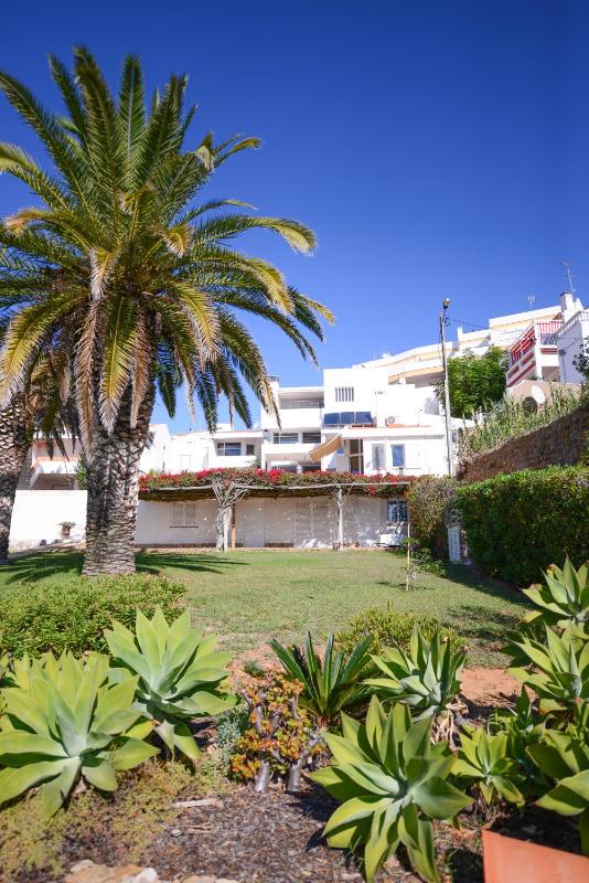 The Fantastic Beach House of Luz - image 3