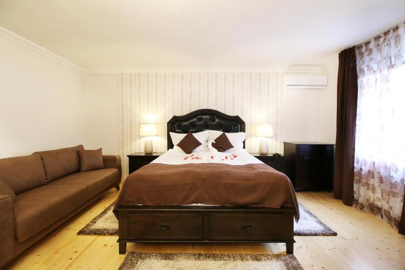 Select House - image 45