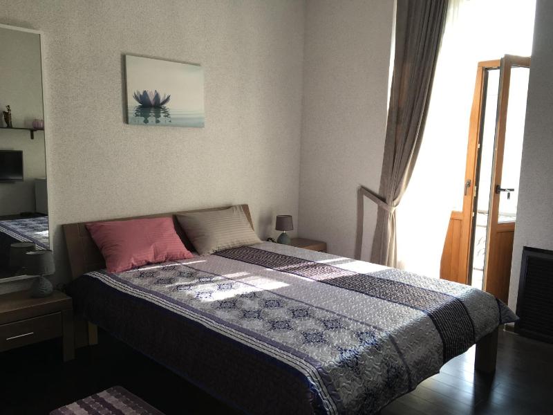 Triple Room with Balcony and Shared Bathroom image 1