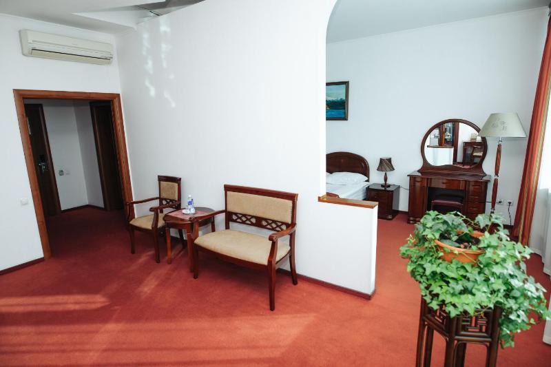 King Suite image 2