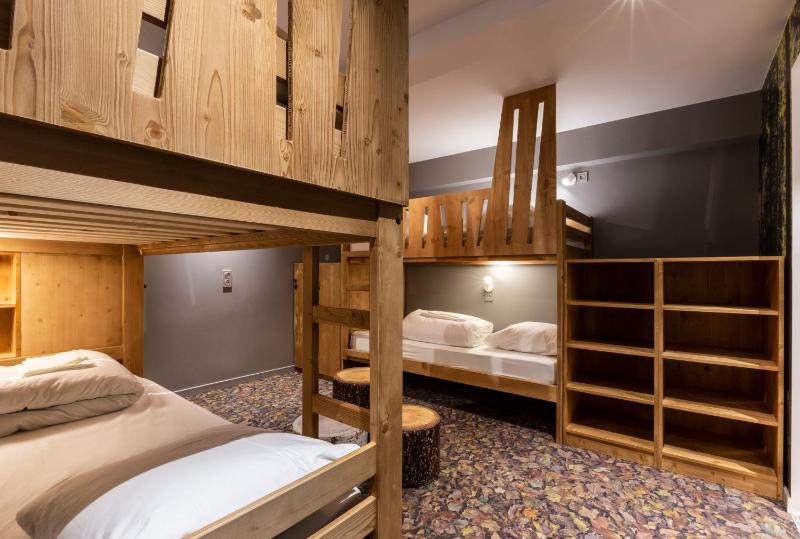 10-Bed Mixed Dormitory Room image 2