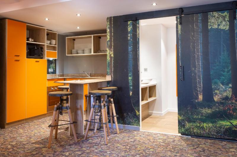 Single Bed in 4-Bed Dormitory Room image 3