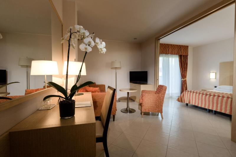 Junior Suite with Garden View and Spa access image 4