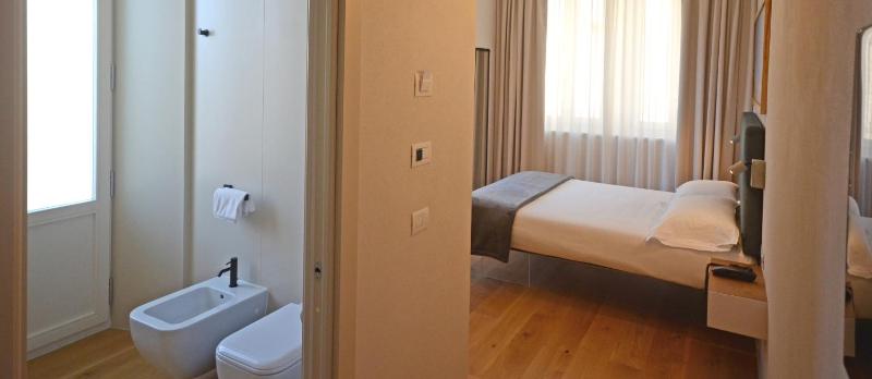 Superior Double Room image 3