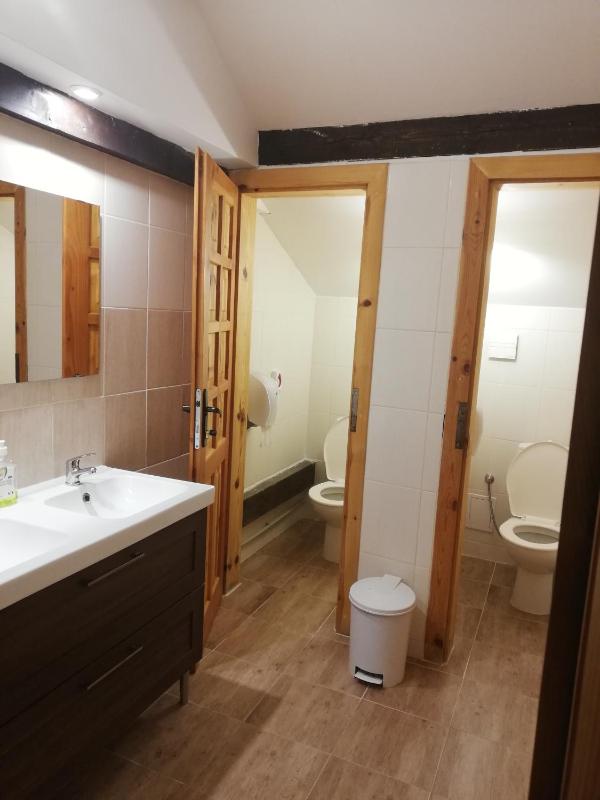 Six-Bedroom Suite image 3