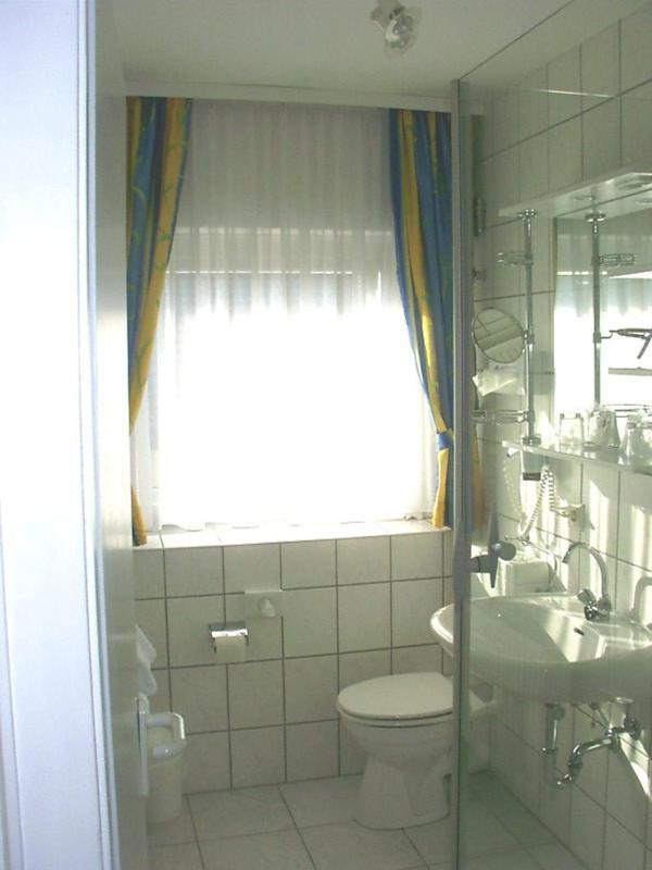 Standard Single Room image 2