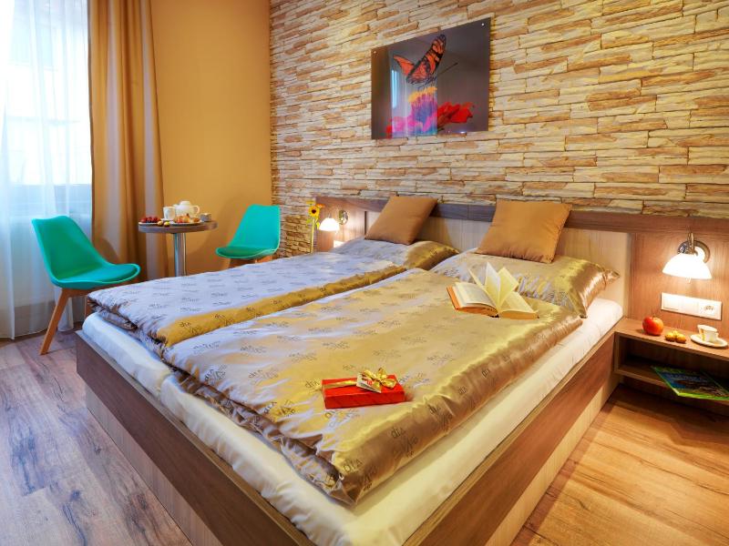 Deluxe Double Room image 2