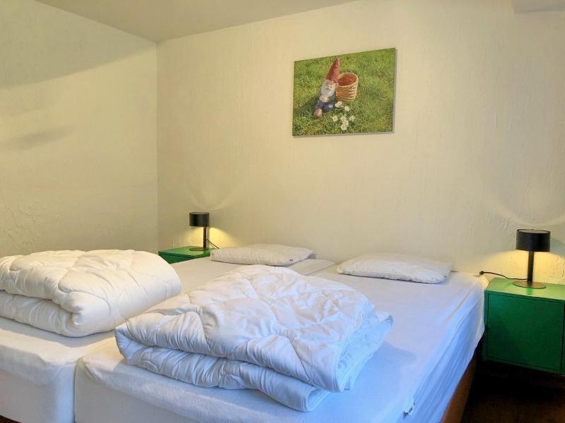 Eight-Bedroom House image 3