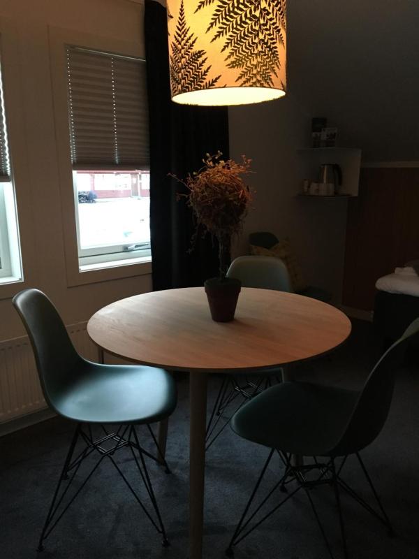 Family Room image 1