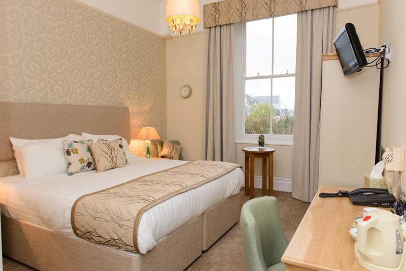 Premier Double Room image 2
