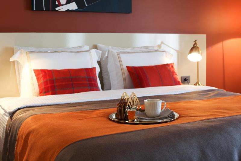 Deluxe Room with French Balcony image 3