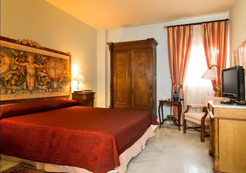 Standard Double or Twin Room image 1