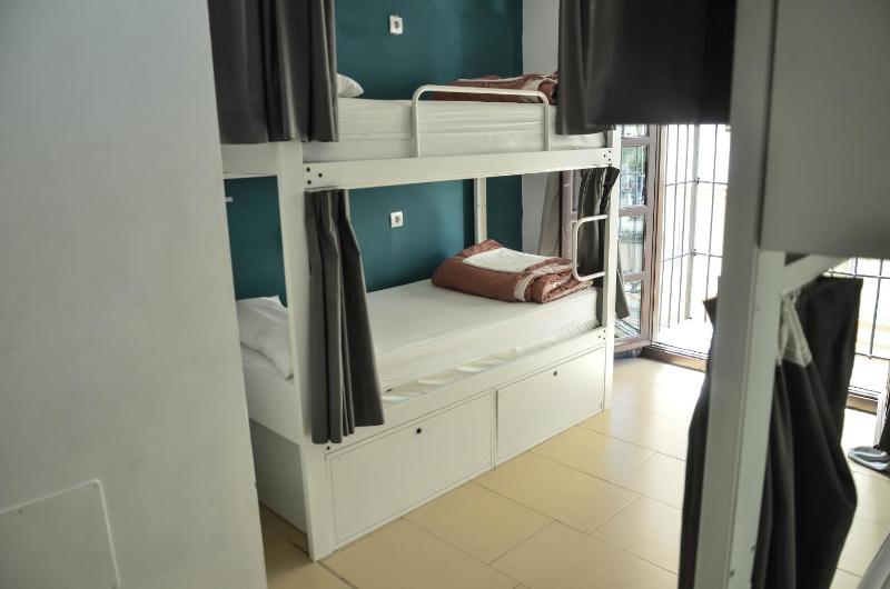 Bed in 6-Bed Mixed Dormitory Room image 4