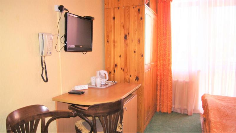 Double or Twin Room image 3