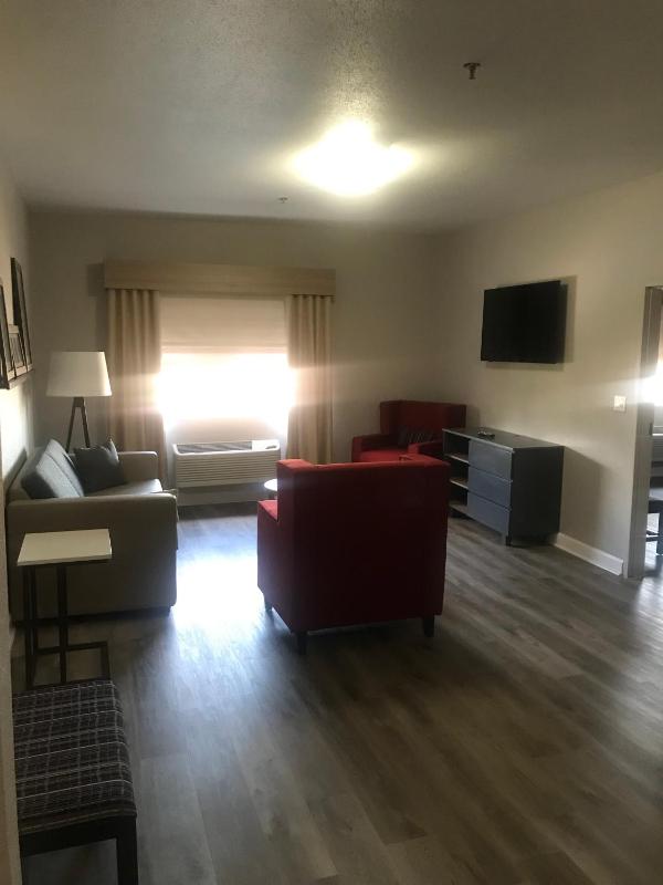 One-Bedroom King Suite with Whirlpool - Non-Smoking  image 2