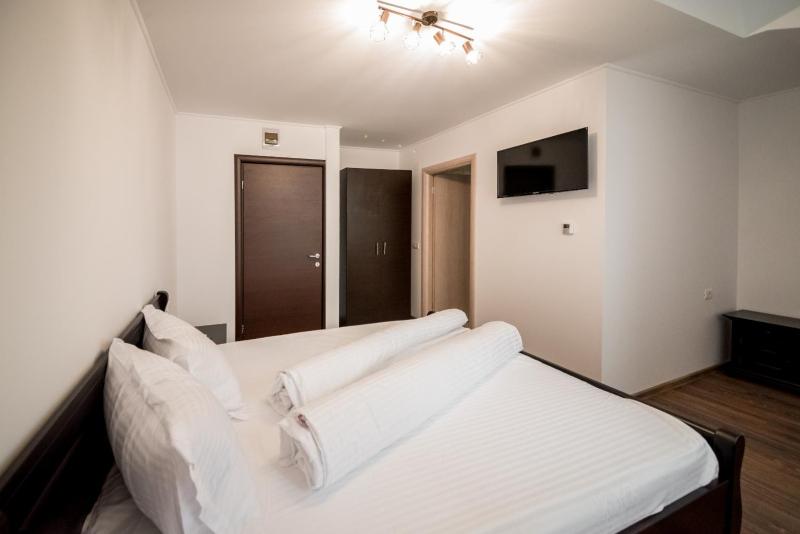 Triple Room with Bathroom image 4