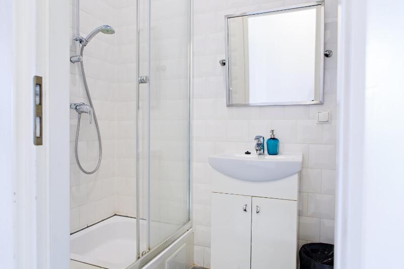 One-Room Apartment image 3