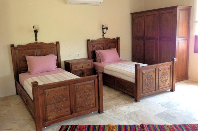 Superior Deluxe Twin Room with Jacuzzi image 1