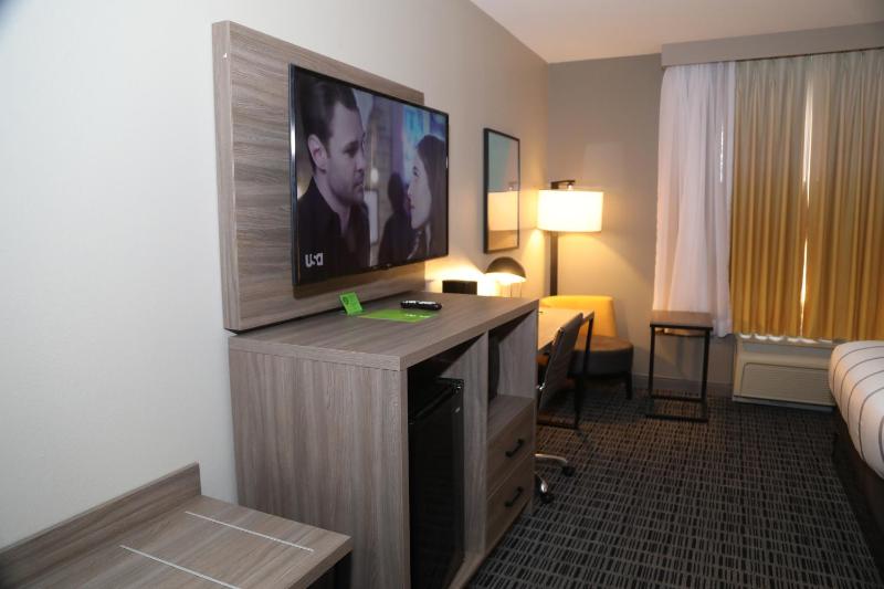 Deluxe King Room - Non-Smoking image 2