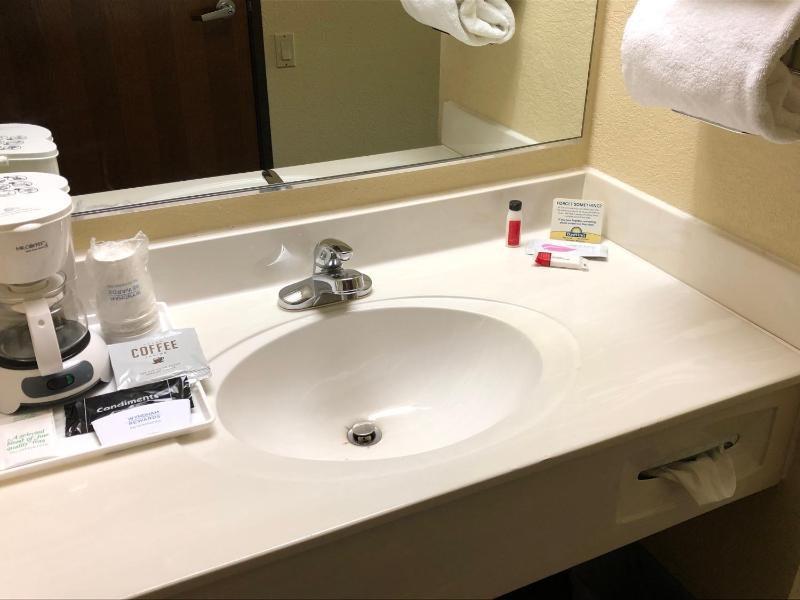 Queen Room - Disability Access/Non-Smoking image 4