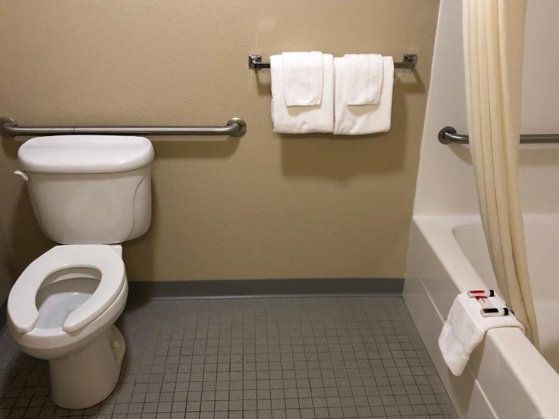 Queen Room - Disability Access/Non-Smoking image 2